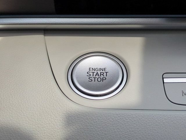 Used 2025 Hyundai Elantra Limited FWD image 28