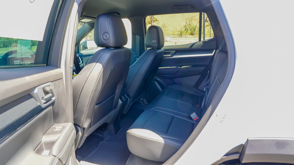 New 2027 GMC Terrain Elevation w/ Elevation Premium Package AWD/4WD image 9