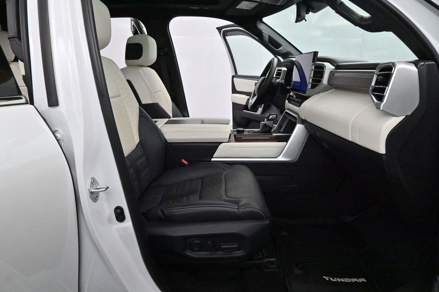 Used 2023 Toyota Tundra Capstone AWD/4WD image 35