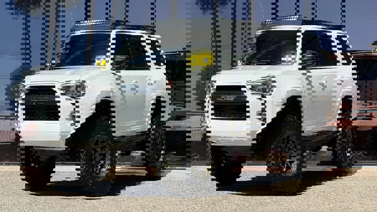 Used 2023 Toyota 4Runner SR5 Premium AWD/4WD image 2