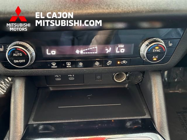 Used 2025 Mitsubishi Outlander SE image 20