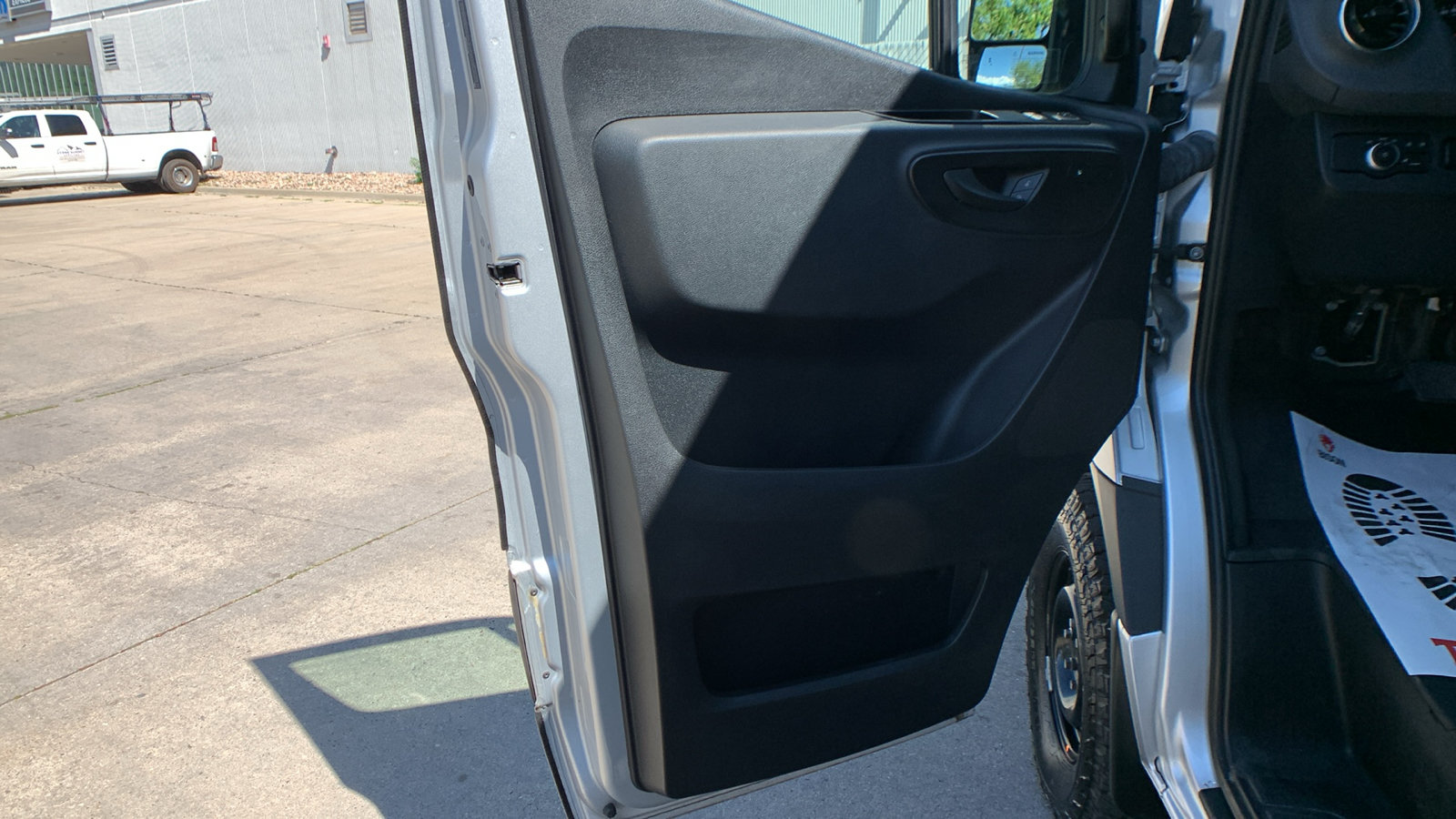 Used 2024 Mercedes-Benz Sprinter 2500 image 9