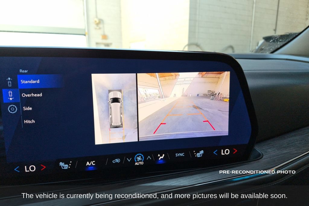 Used 2025 Chevrolet Suburban LT AWD/4WD image 17