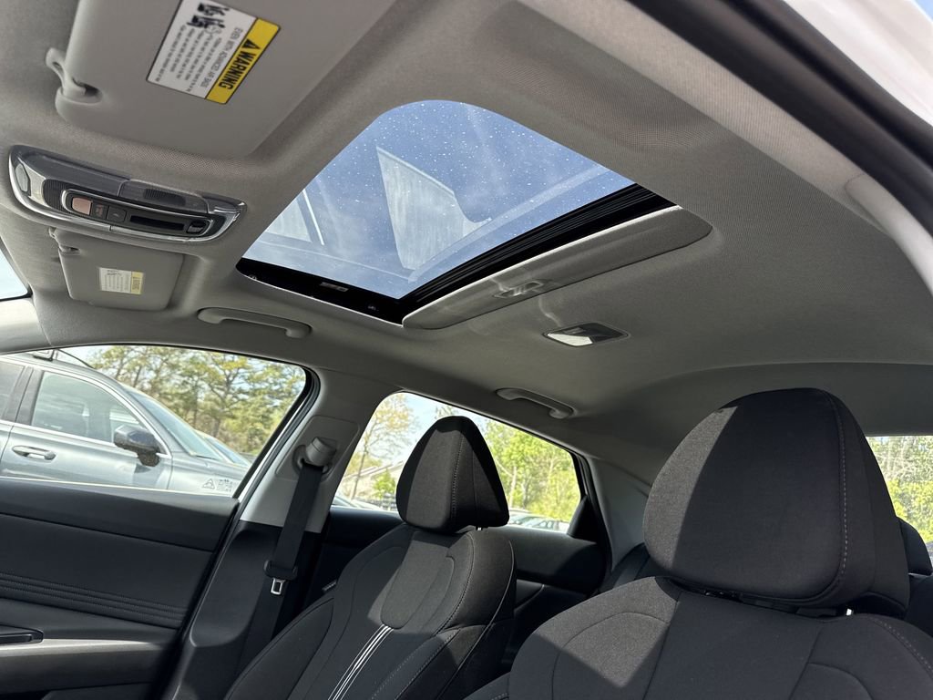 New 2025 Hyundai Elantra SEL FWD image 25