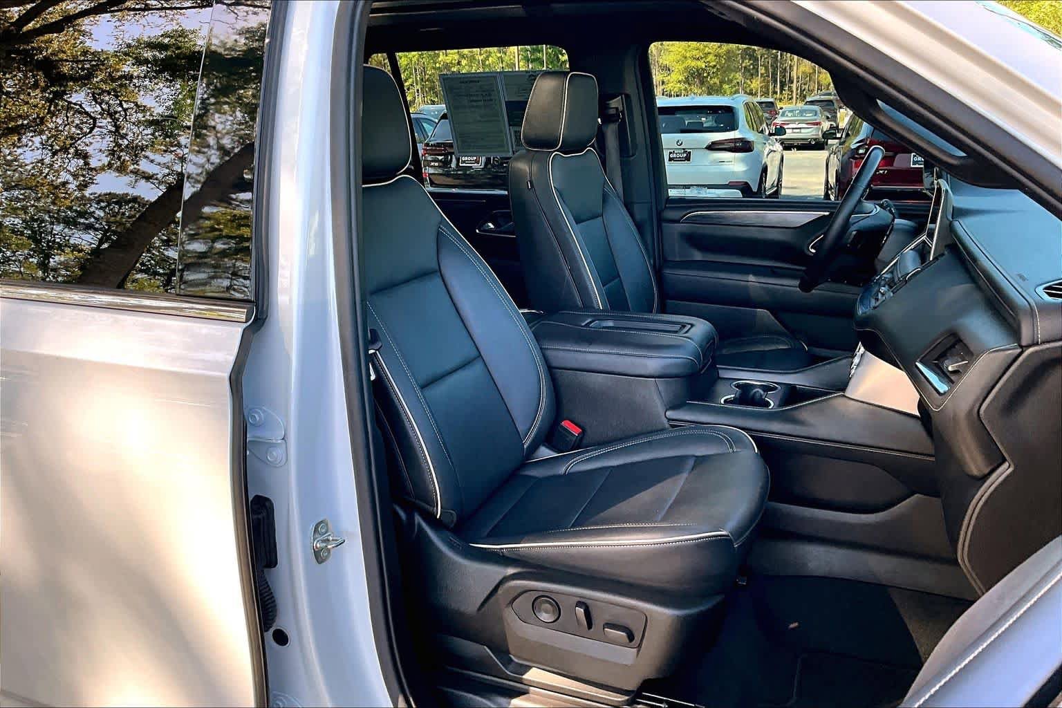 Used 2021 GMC Yukon SLT w/ SLT Premium Package AWD/4WD image 9
