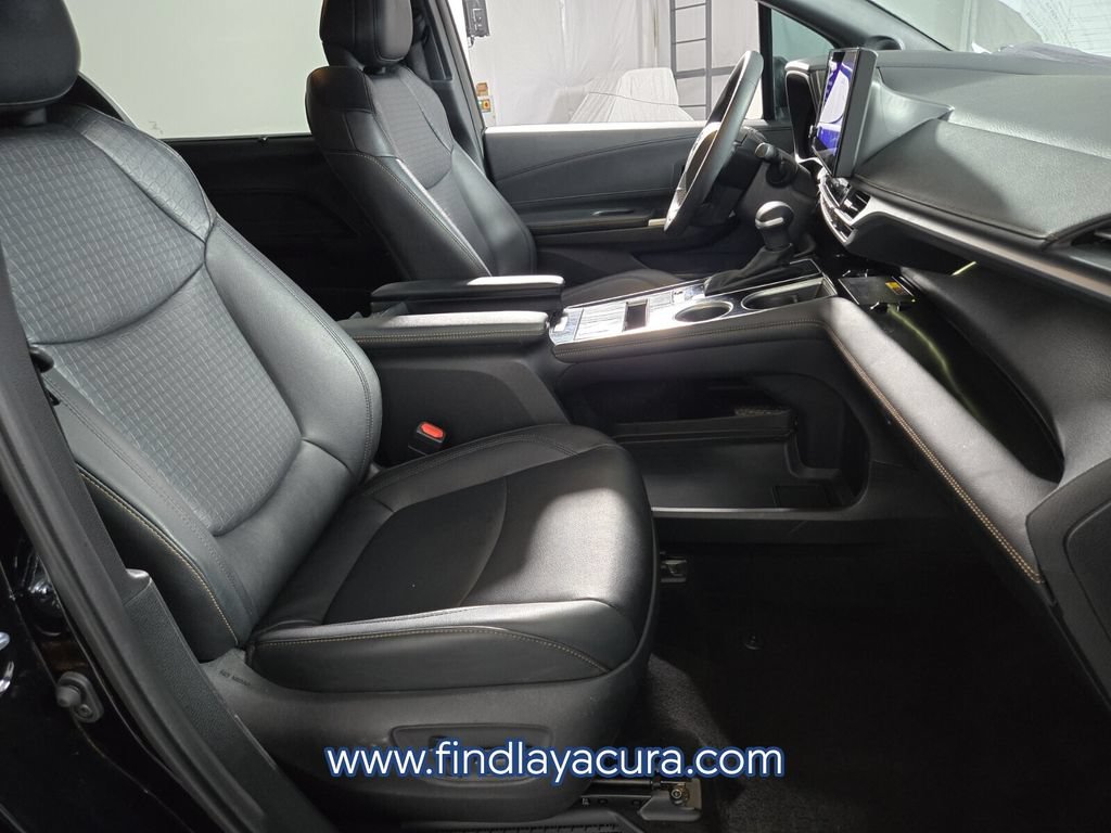 Used 2025 Toyota Sienna XLE Woodland Edition AWD/4WD image 20