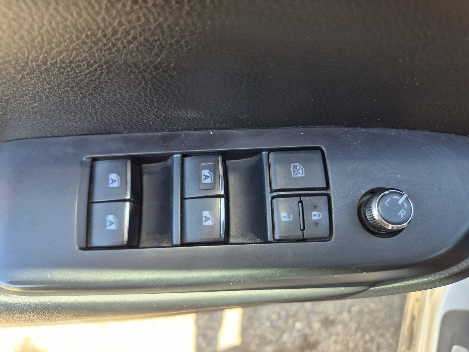 Used 2017 Toyota Highlander Limited w/ Carpet Mat Package AWD/4WD image 13
