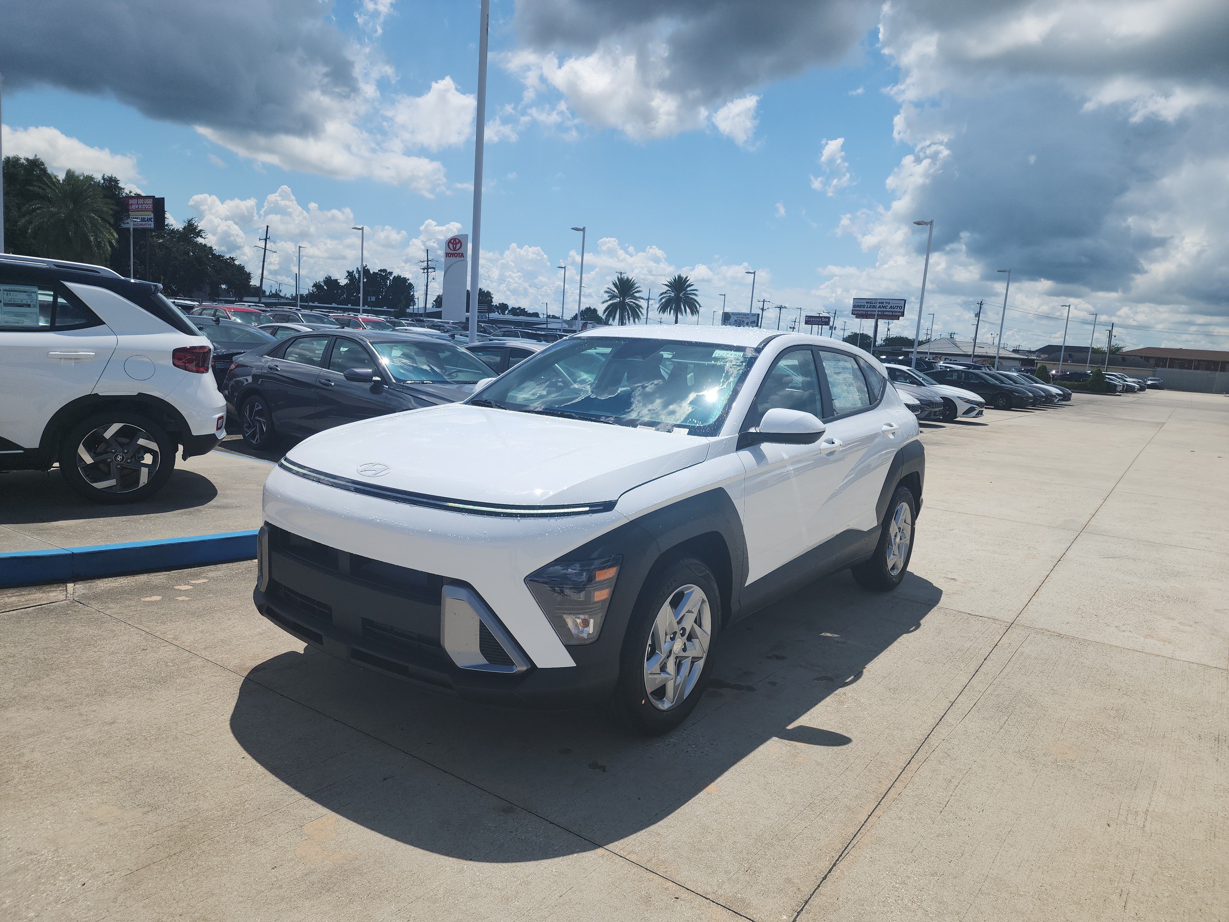 New 2027 Hyundai Kona SE FWD image 3