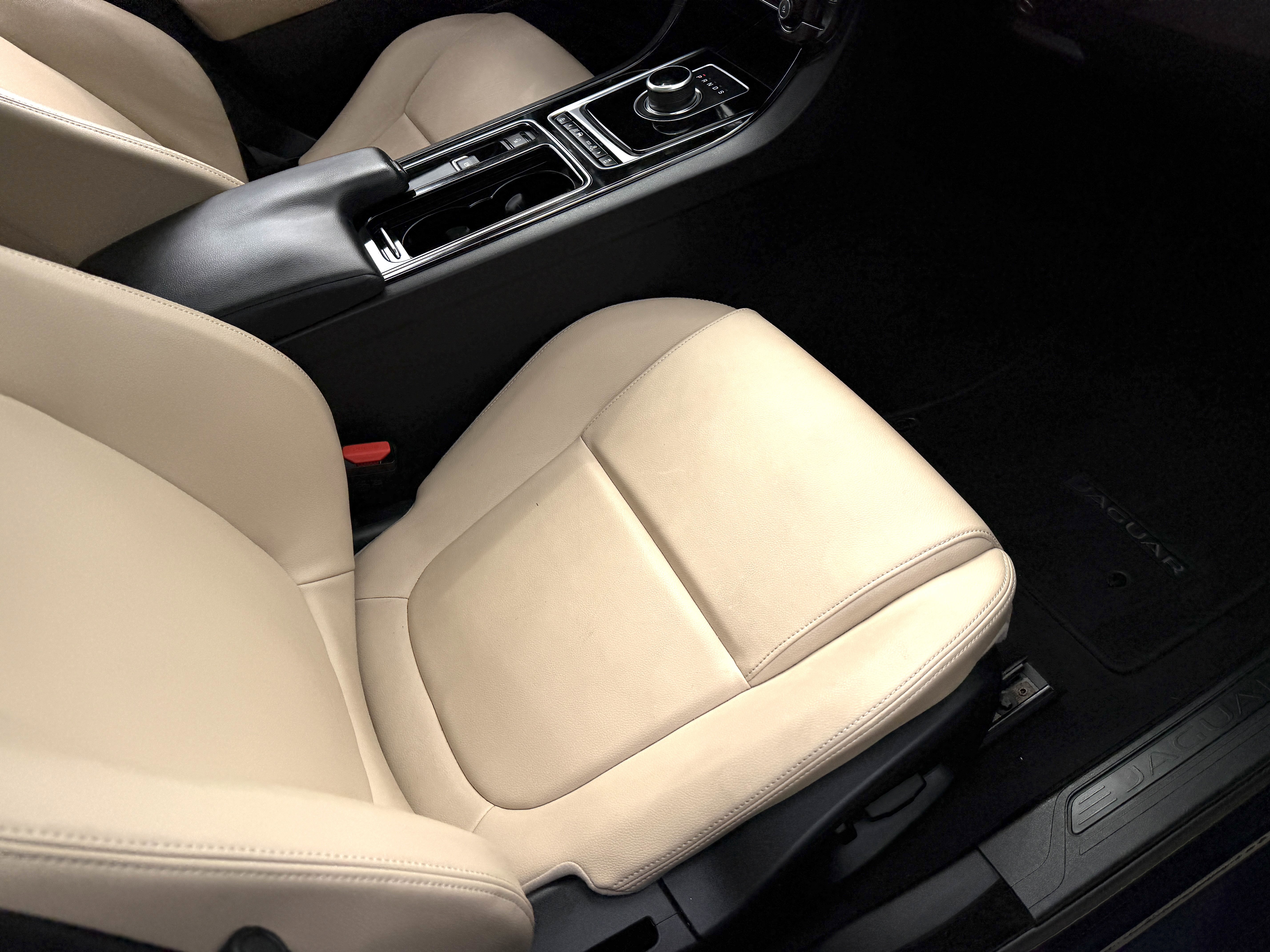 Used 2018 Jaguar XE image 11