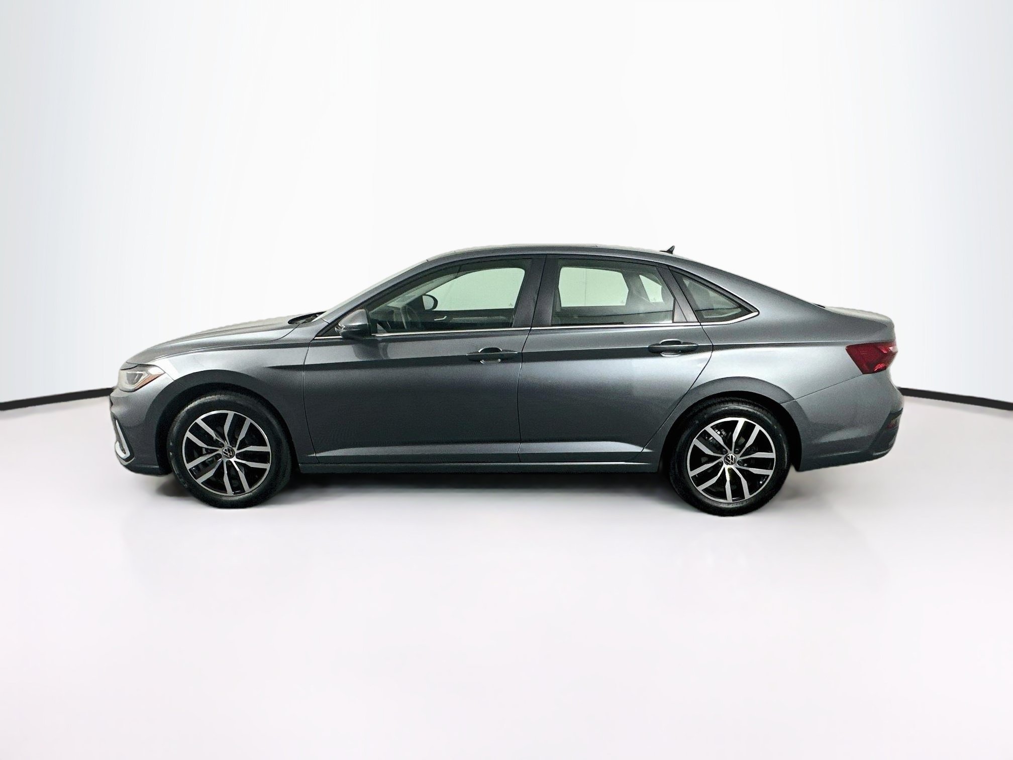 Used 2025 Volkswagen Jetta SE FWD image 4