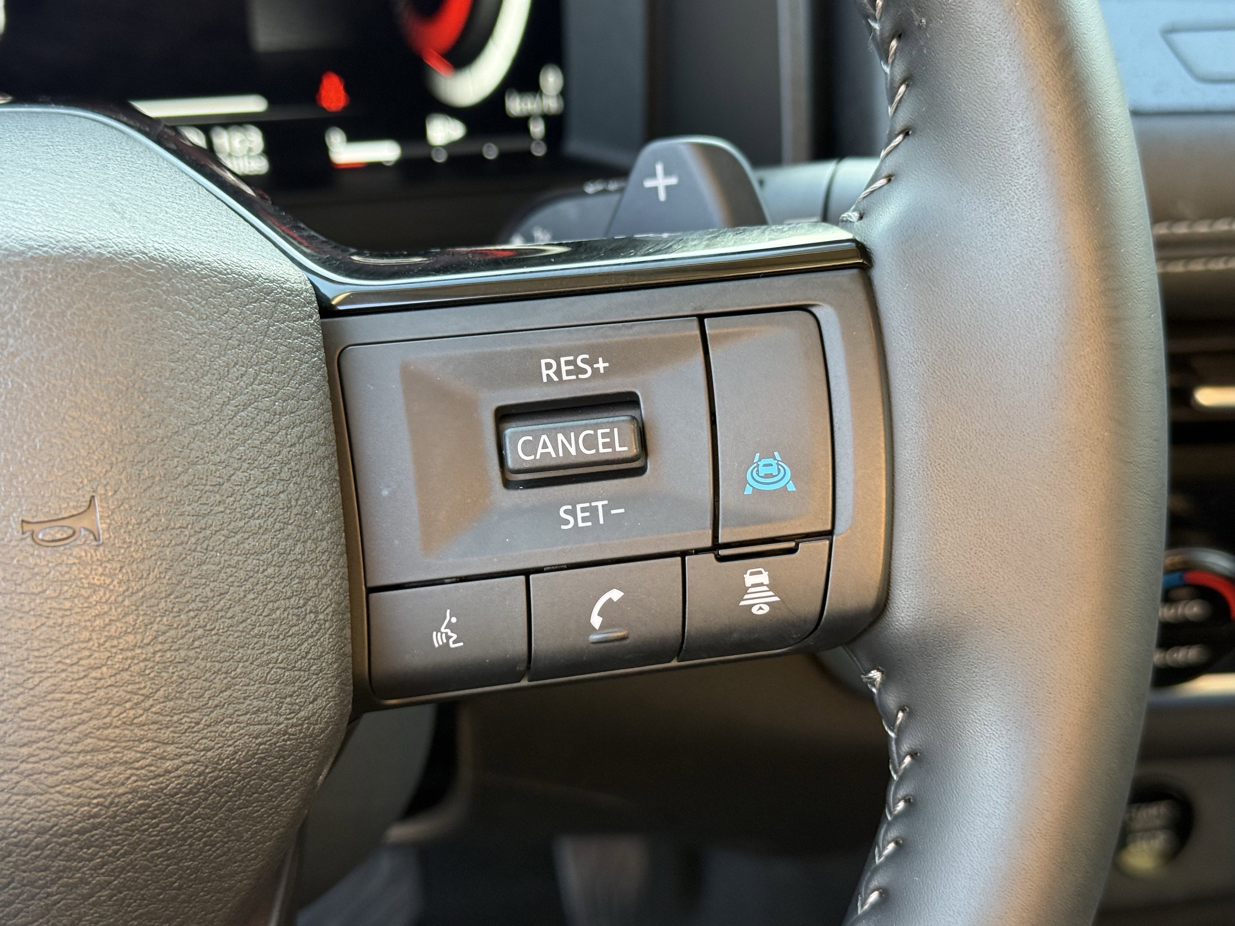 Used 2025 Nissan Rogue SL image 17