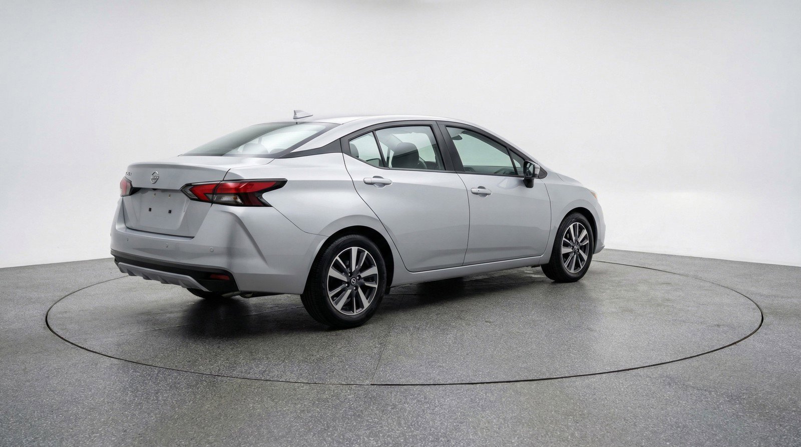 Used 2025 Nissan Versa SV image 9