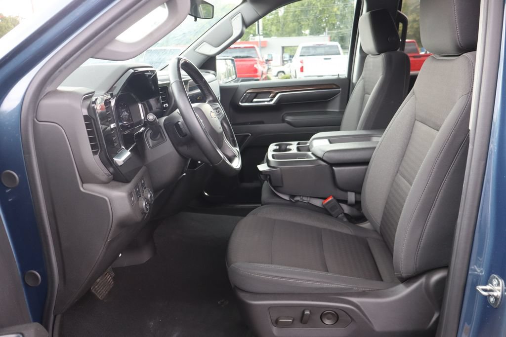 Used 2024 Chevrolet Silverado 1500 LT AWD/4WD image 4