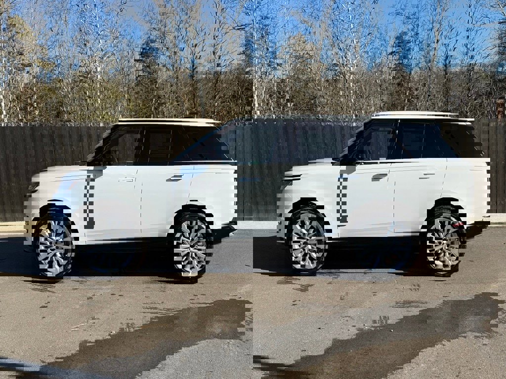 New 2026 Land Rover Range Rover SE image 2