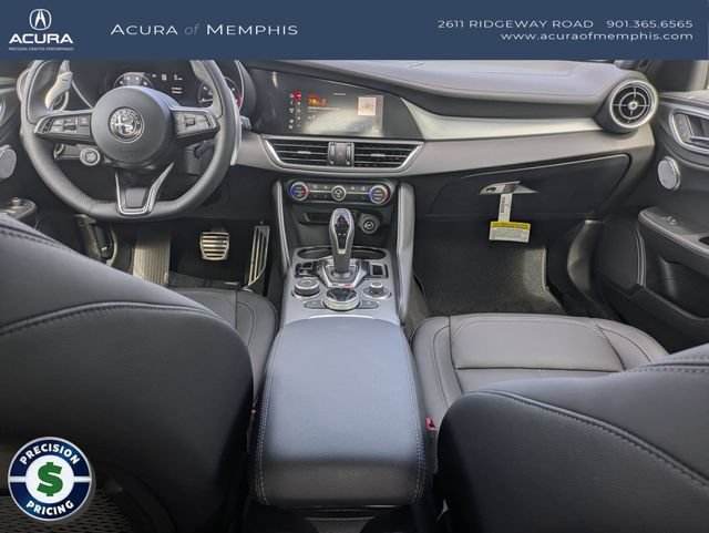 Used 2025 Alfa Romeo Giulia AWD image 25