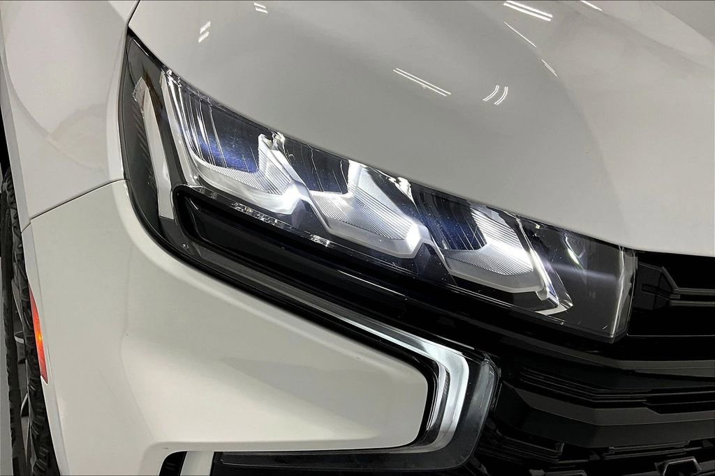 Used 2023 Chevrolet Suburban Z71 w/ Luxury Package image 39