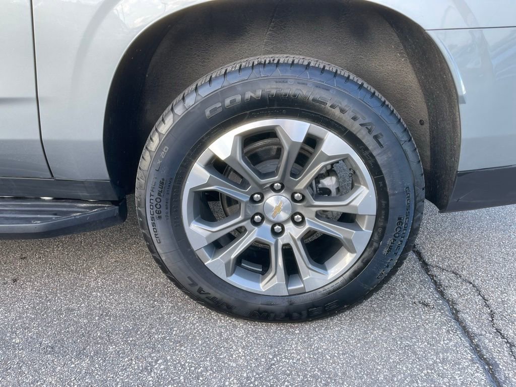 Used 2025 Chevrolet Suburban LS image 32