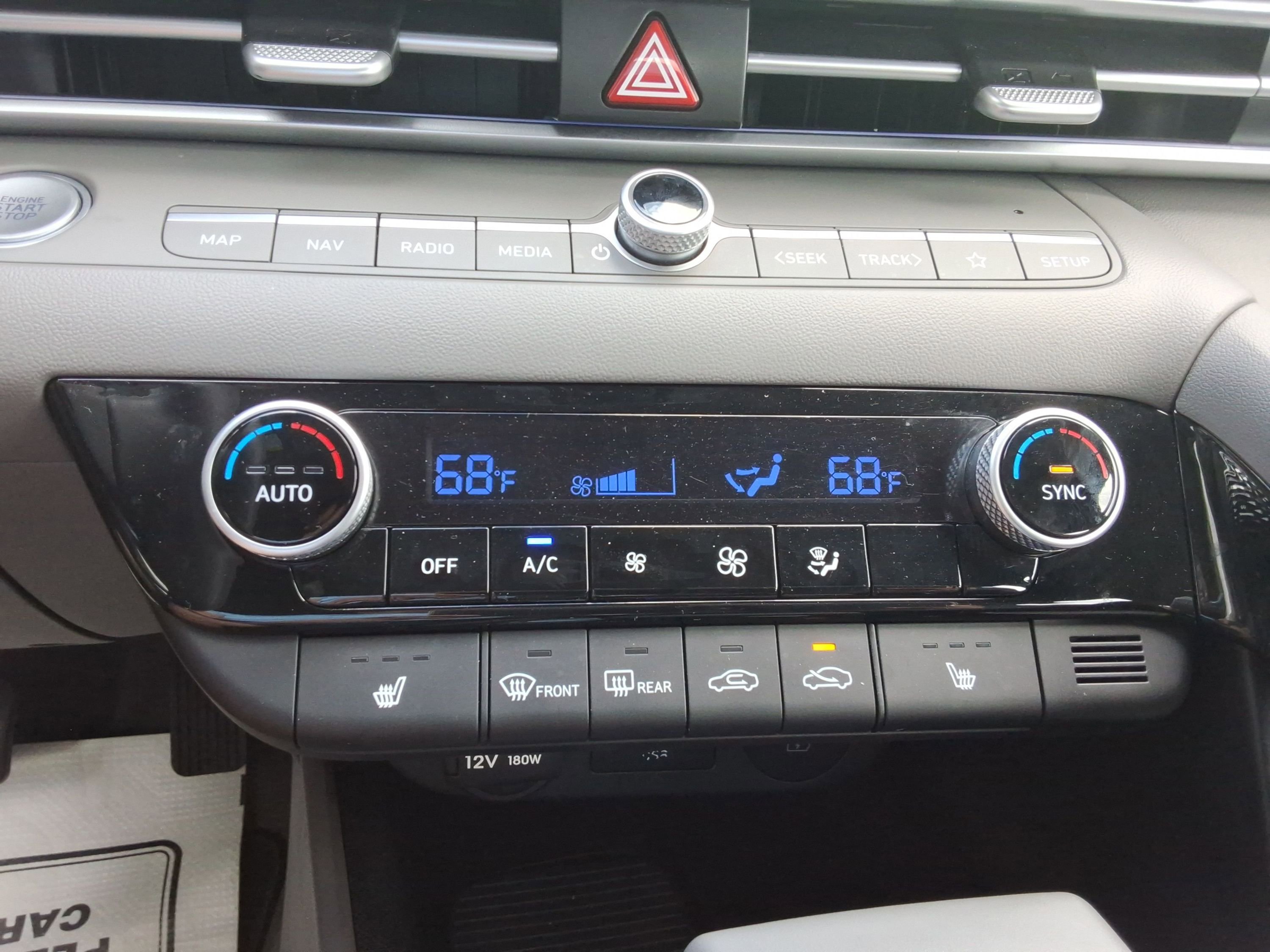 Used 2025 Hyundai Elantra SEL FWD image 17