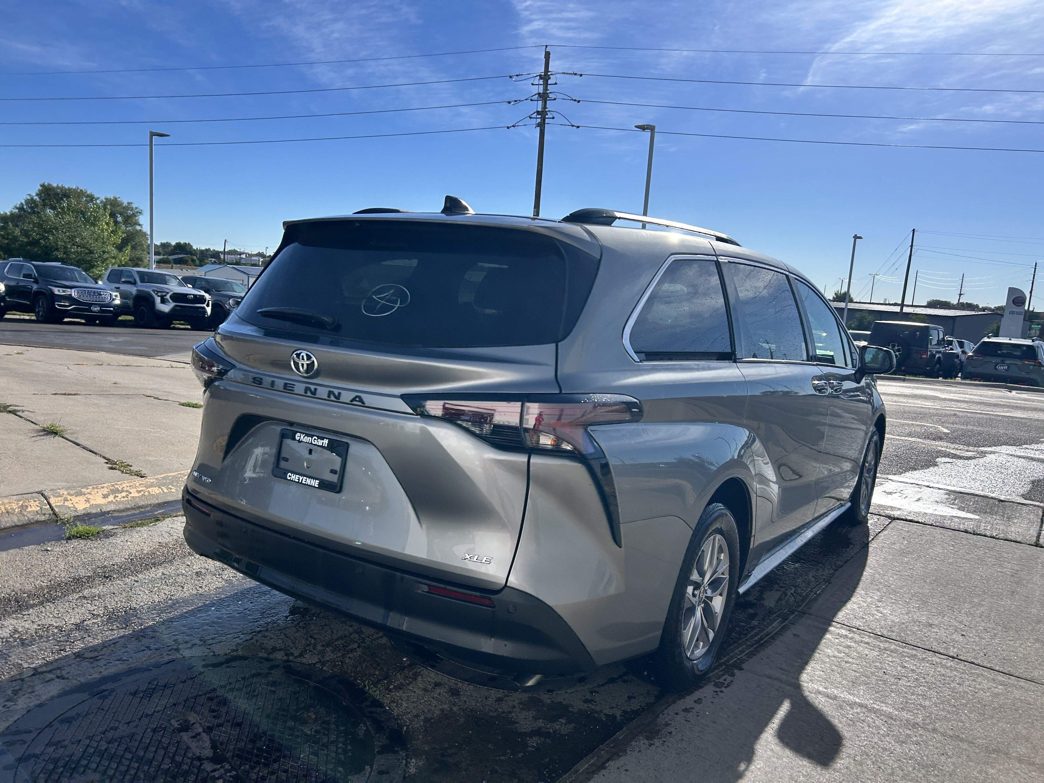 Used 2026 Toyota Sienna XLE AWD/4WD image 5