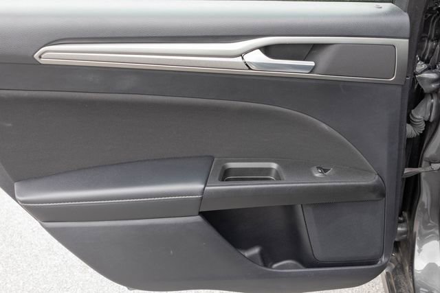 Used 2019 Ford Fusion SE image 16