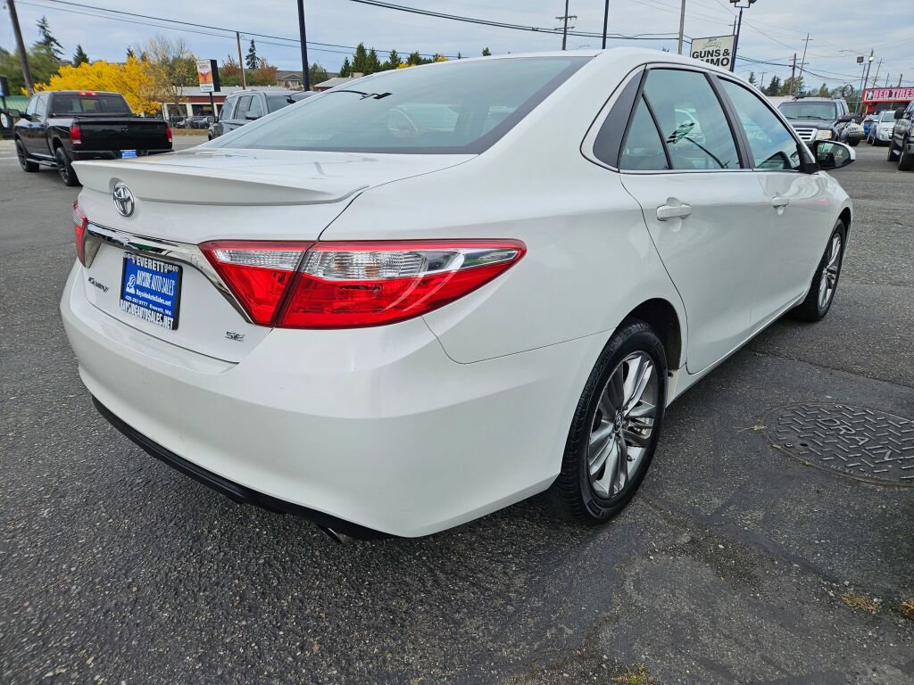 Used 2016 Toyota Camry SE FWD image 5
