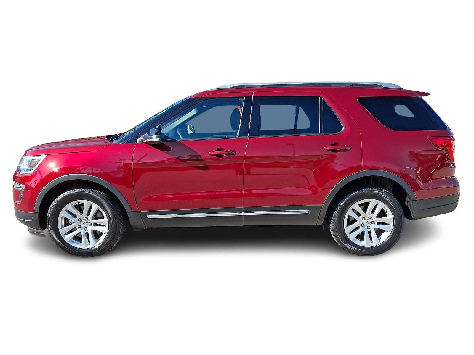 Used 2018 Ford Explorer XLT w/ Equipment Group 202A image 2