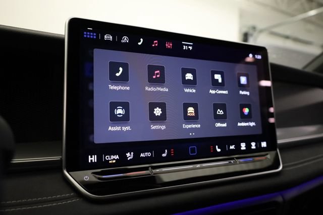 New 2026 Volkswagen Tiguan SE R-Line AWD/4WD image 17