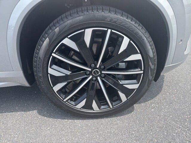 Used 2025 Volvo XC90 B6 Ultra w/ Protection Package Premier image 10