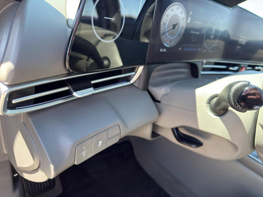 Used 2024 Hyundai Elantra SEL w/ Convenience Package FWD image 13