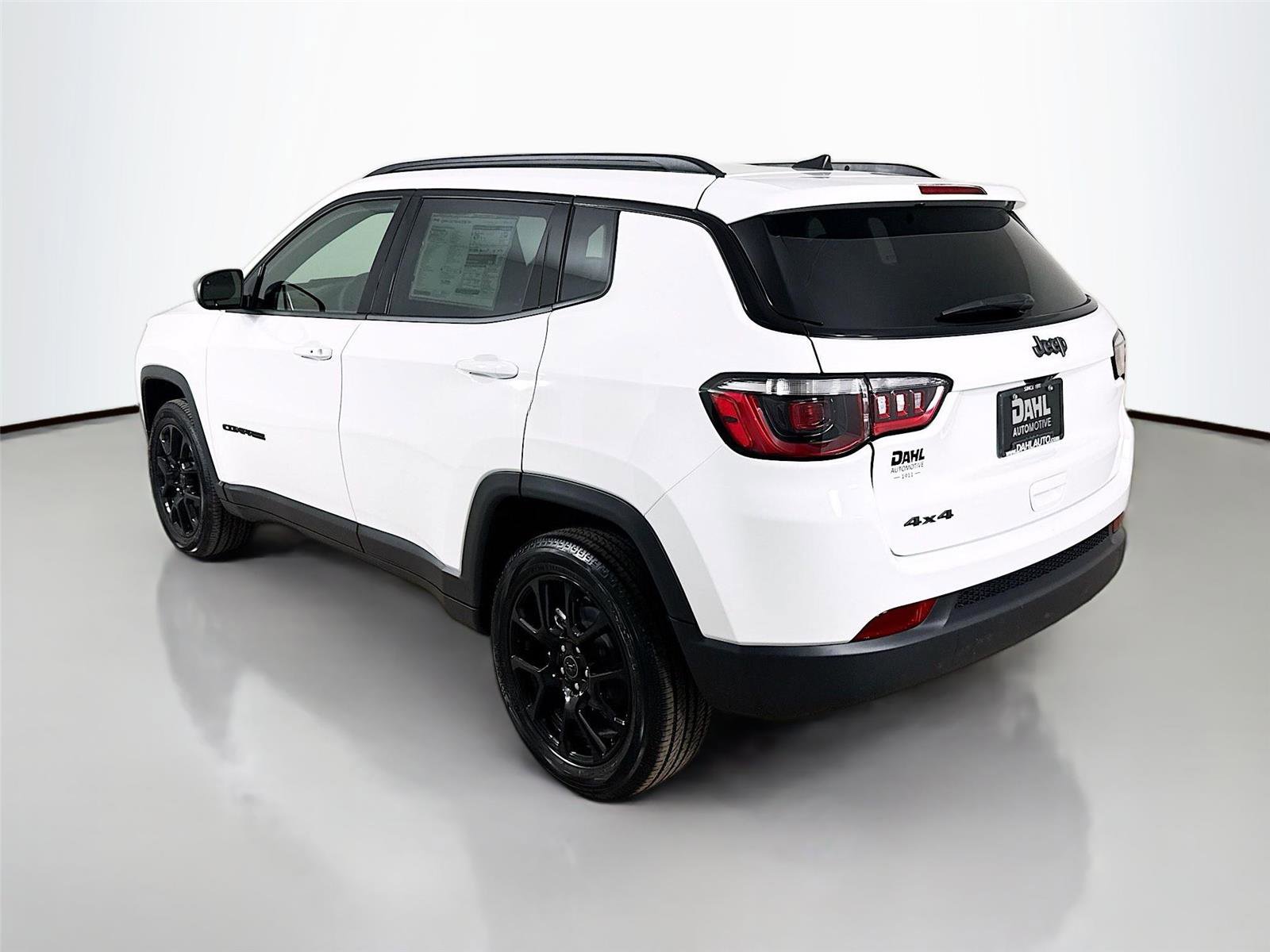 New 2026 Jeep Compass Latitude image 10