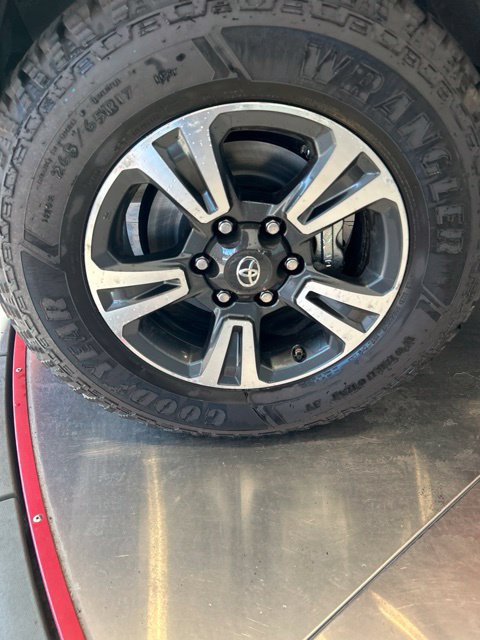 Used 2017 Toyota Tacoma TRD Sport w/ Tow Package (A/T) AWD/4WD image 4