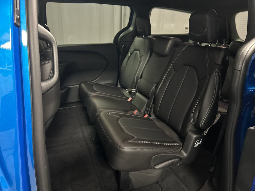 New 2027 Chrysler Pacifica Select w/ Family Tech Group FWD image 21
