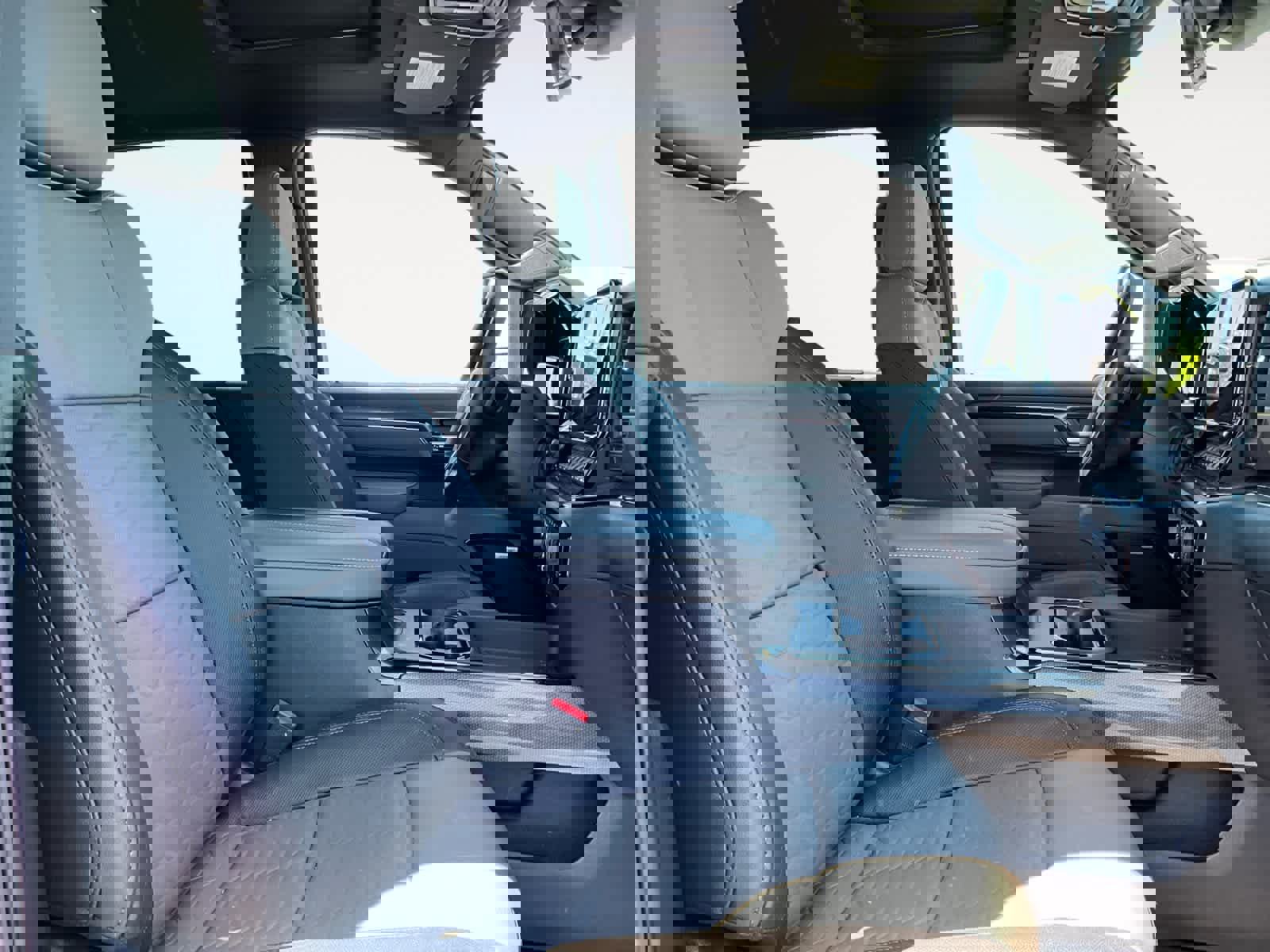 Used 2025 Chevrolet Silverado 2500 ZR2 w/ Technology Package AWD/4WD image 14