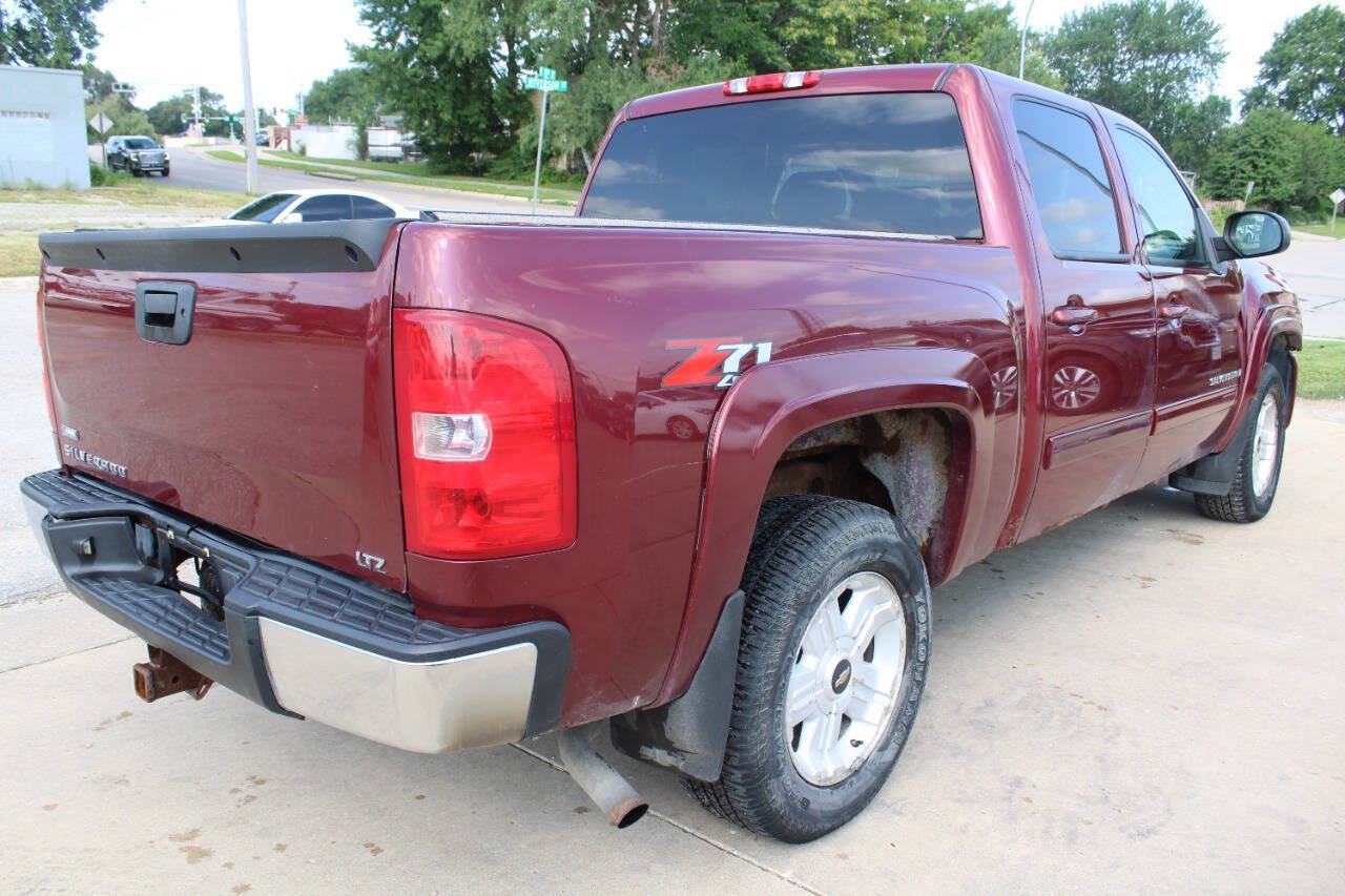 Used 2009 Chevrolet Silverado 1500 LTZ w/ LTZ Plus Package AWD/4WD image 6