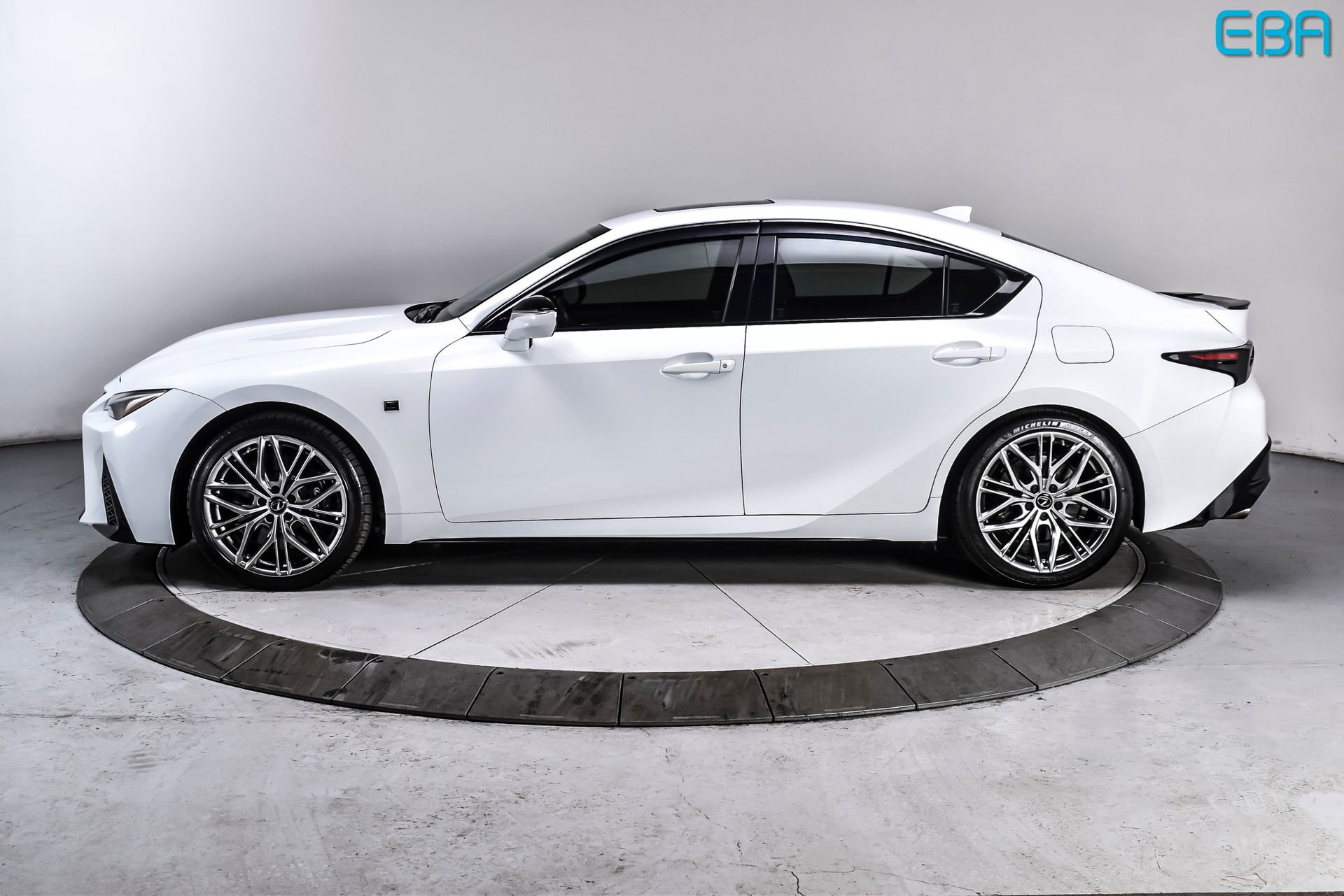 Used 2022 Lexus IS 500 image 3