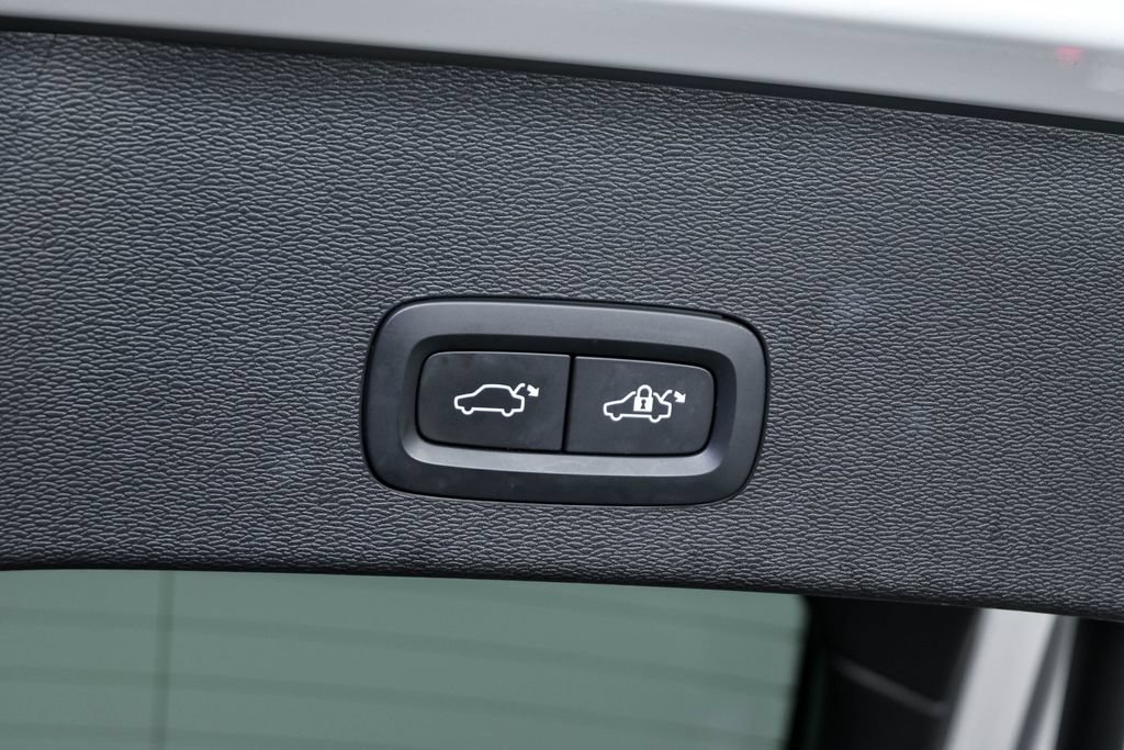 Certified 2023 Volvo C40 P8 Recharge Ultimate AWD/4WD image 33