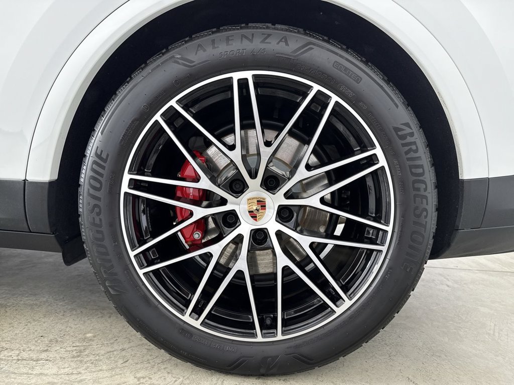 Certified 2025 Porsche Cayenne S AWD/4WD image 14