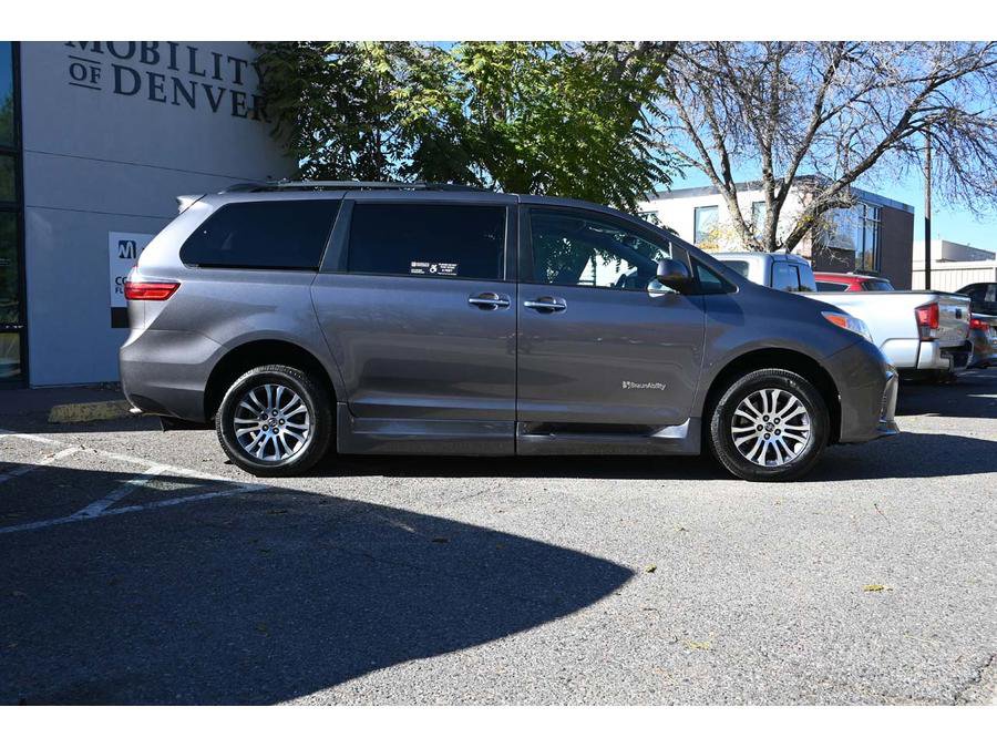 Used 2020 Toyota Sienna XLE FWD image 5