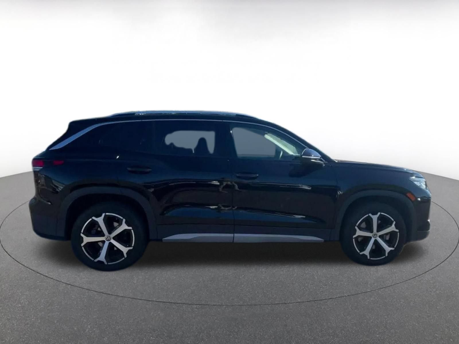 Used 2026 Volkswagen Tiguan SE AWD/4WD image 16