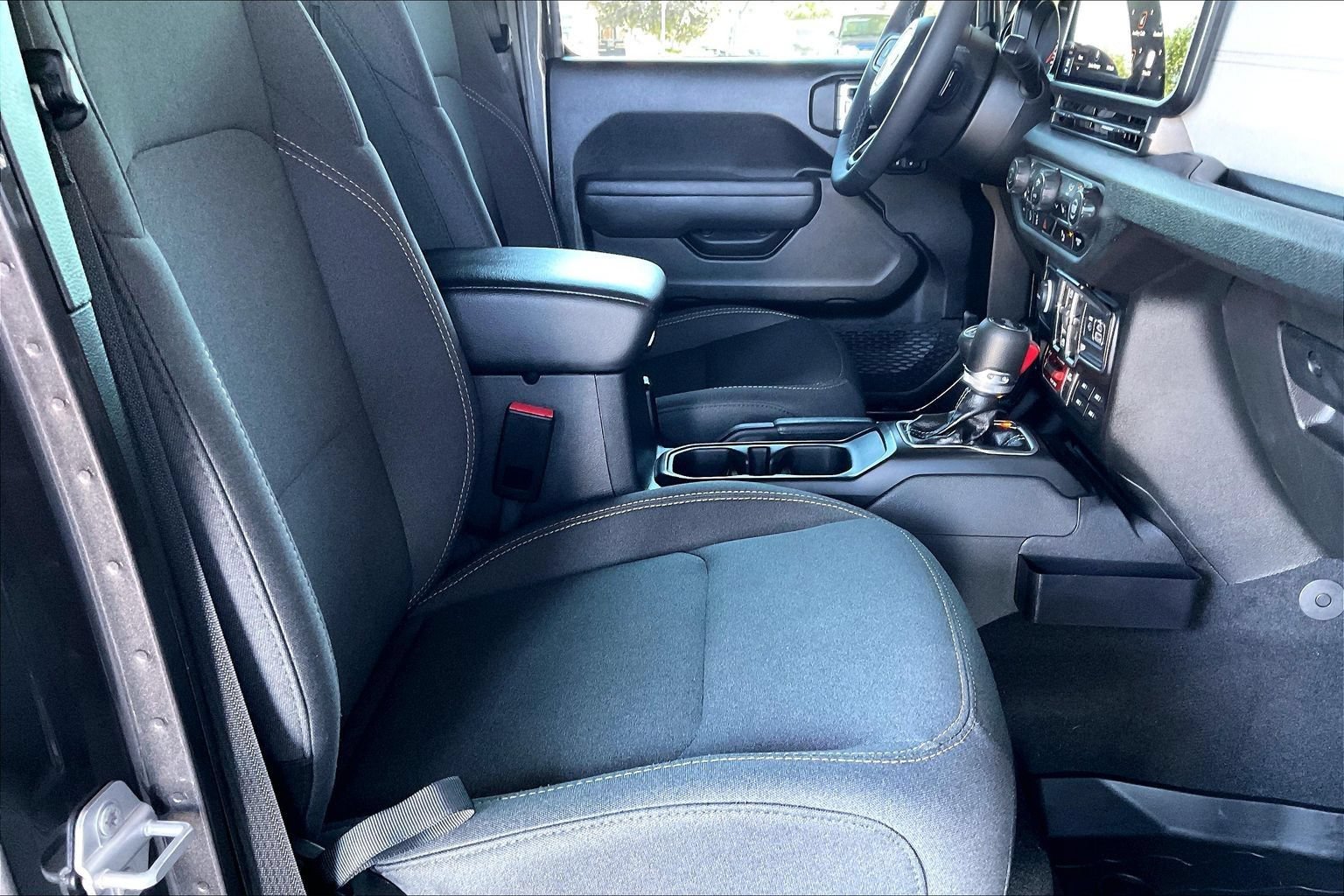 Used 2025 Jeep Wrangler Unlimited Sport AWD/4WD image 24