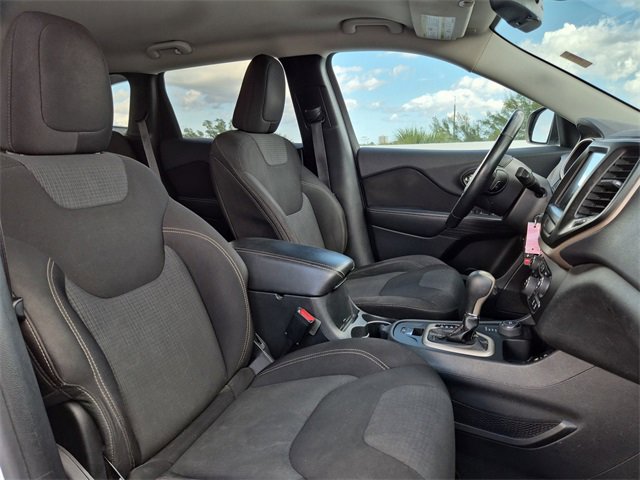 Used 2015 Jeep Cherokee Latitude w/ Cold Weather Group image 20