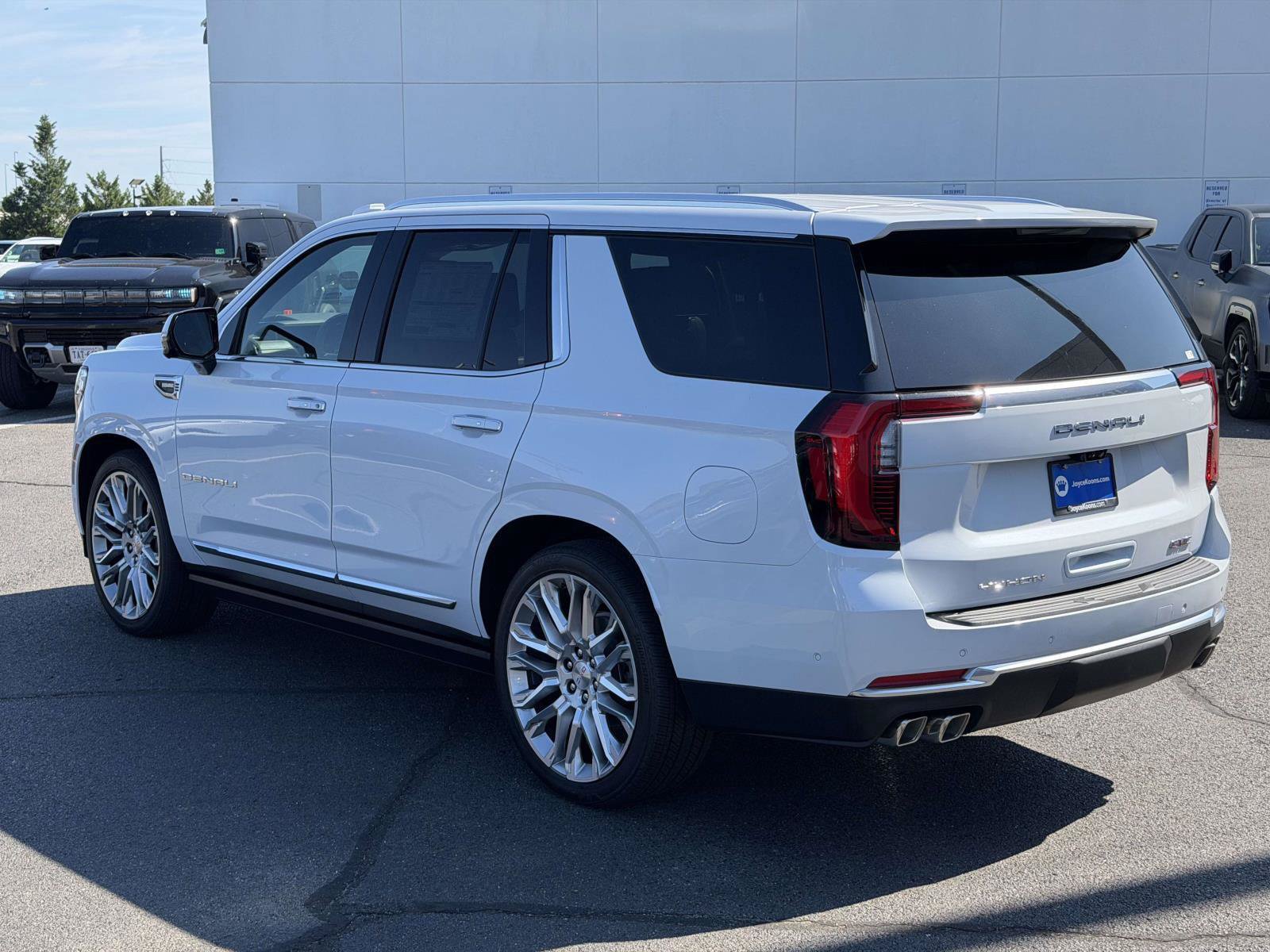 New 2026 GMC Yukon Denali w/ Denali Reserve Package AWD/4WD image 3