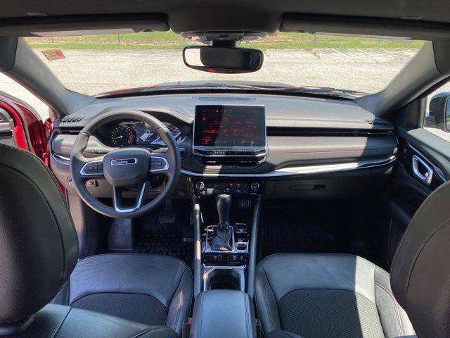 Used 2025 Jeep Compass Trailhawk AWD/4WD image 11