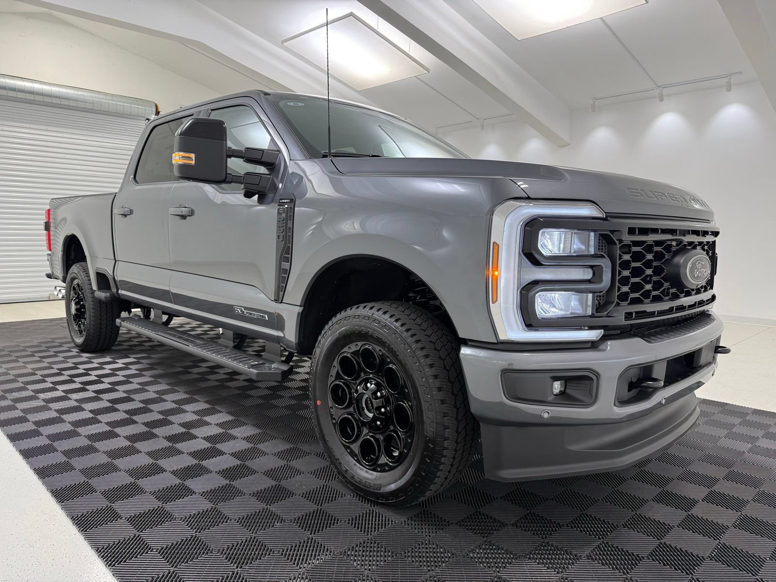 New 2026 Ford F250 Lariat w/ Black Appearance Package AWD/4WD image 1