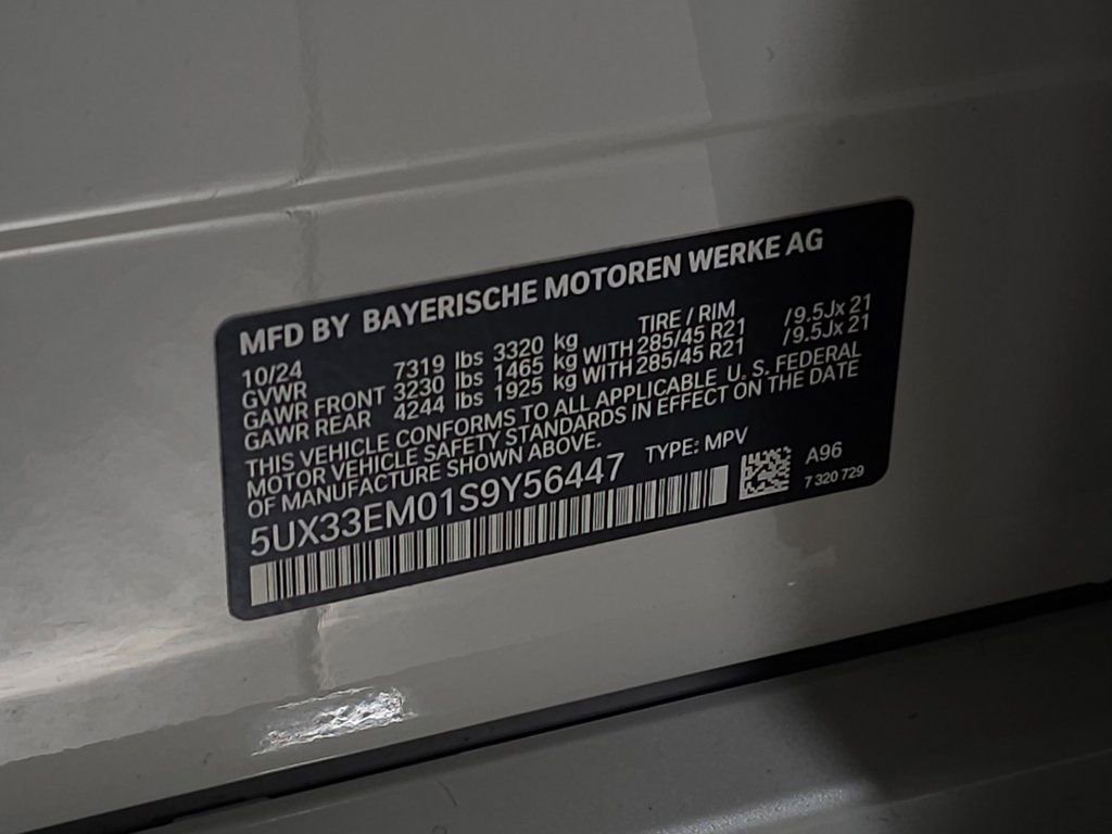 Used 2025 BMW X7 M60i w/ Climate Comfort Package image 44