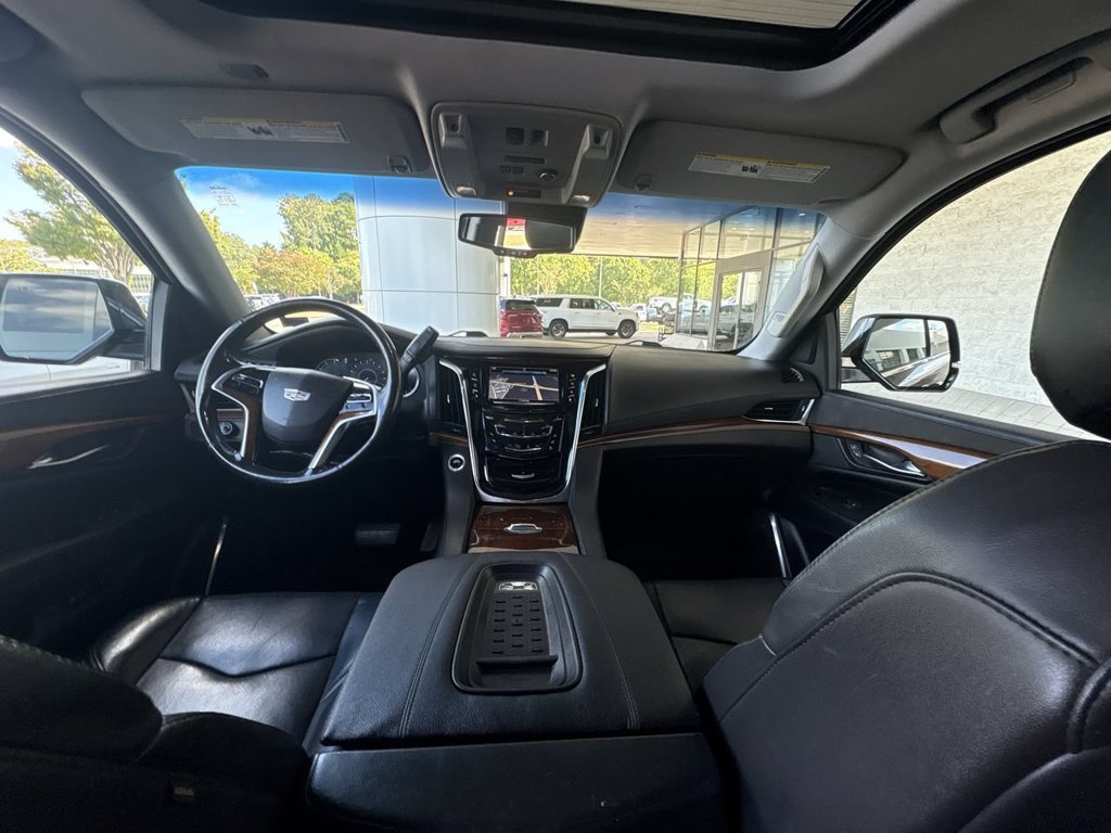 Used 2016 Cadillac Escalade Luxury AWD/4WD image 21