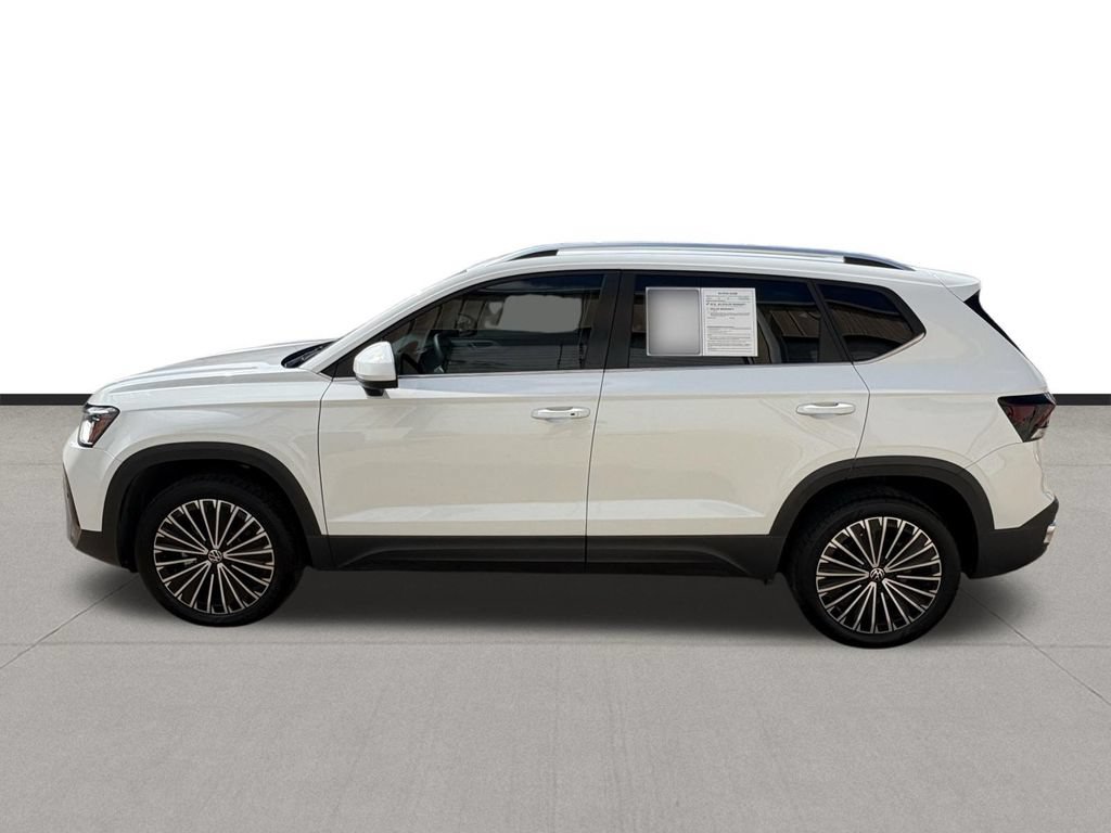 Used 2025 Volkswagen Taos SE FWD image 8