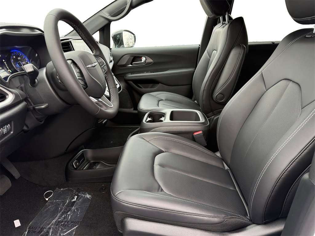 New 2026 Chrysler Pacifica Select image 9