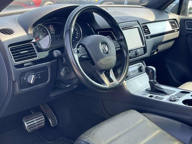 Used 2017 Volkswagen Touareg Wolfsburg Edition AWD/4WD image 12