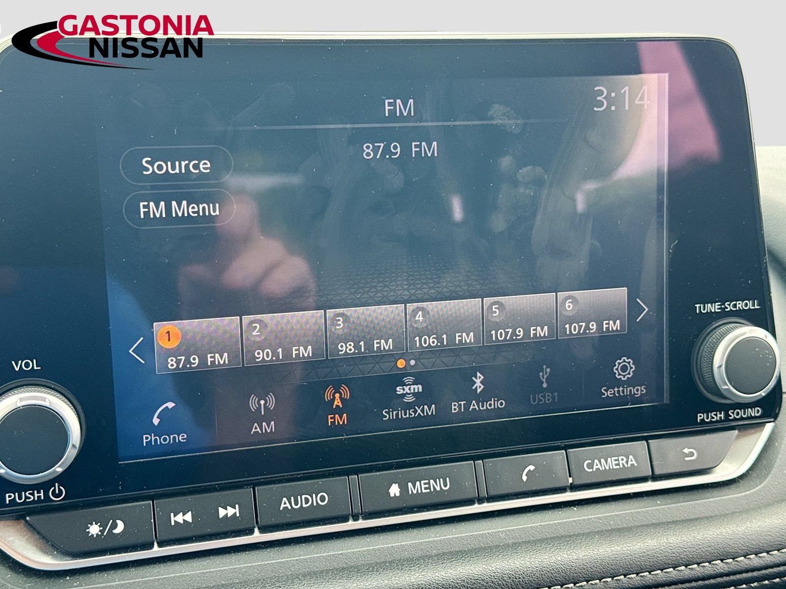 Used 2025 Nissan Rogue SV FWD image 19
